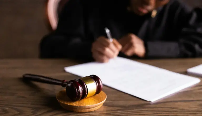 O que faz e quanto ganha um Promotor de Justiça