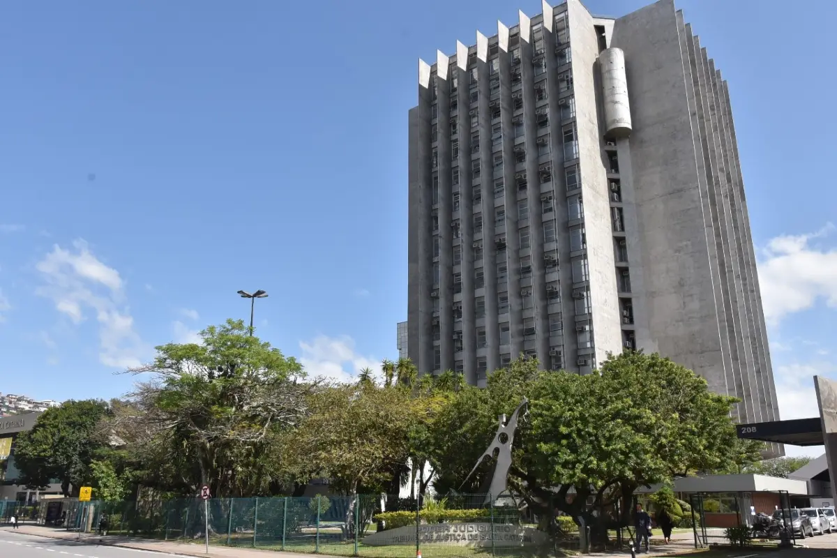 Concurso TJ SC: edital publicado com vagas de níveis médio e superior; até R$ 10,3 mil! - Blog Magistrar Educacional