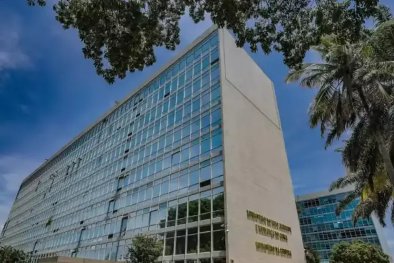 Benefícios das carreiras jurídicas federais vão aumentar? Governo anuncia mudanças no Executivo